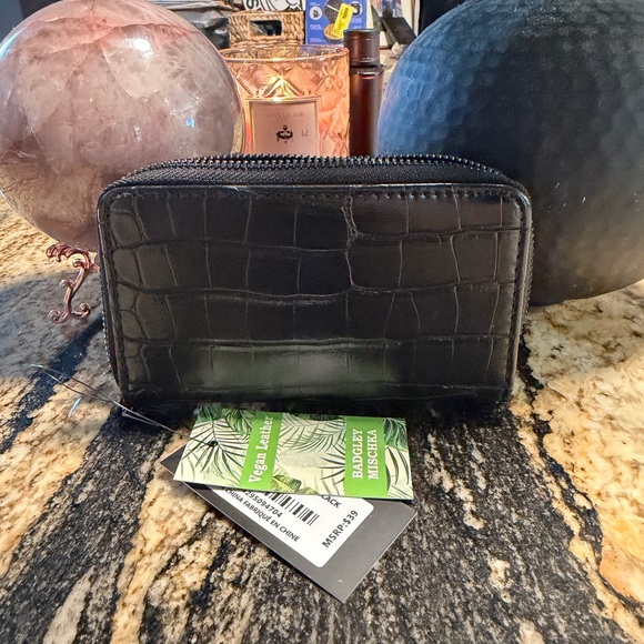 Badgley Mischka black Croc-Embossed Card Holder - Picture 2 of 4